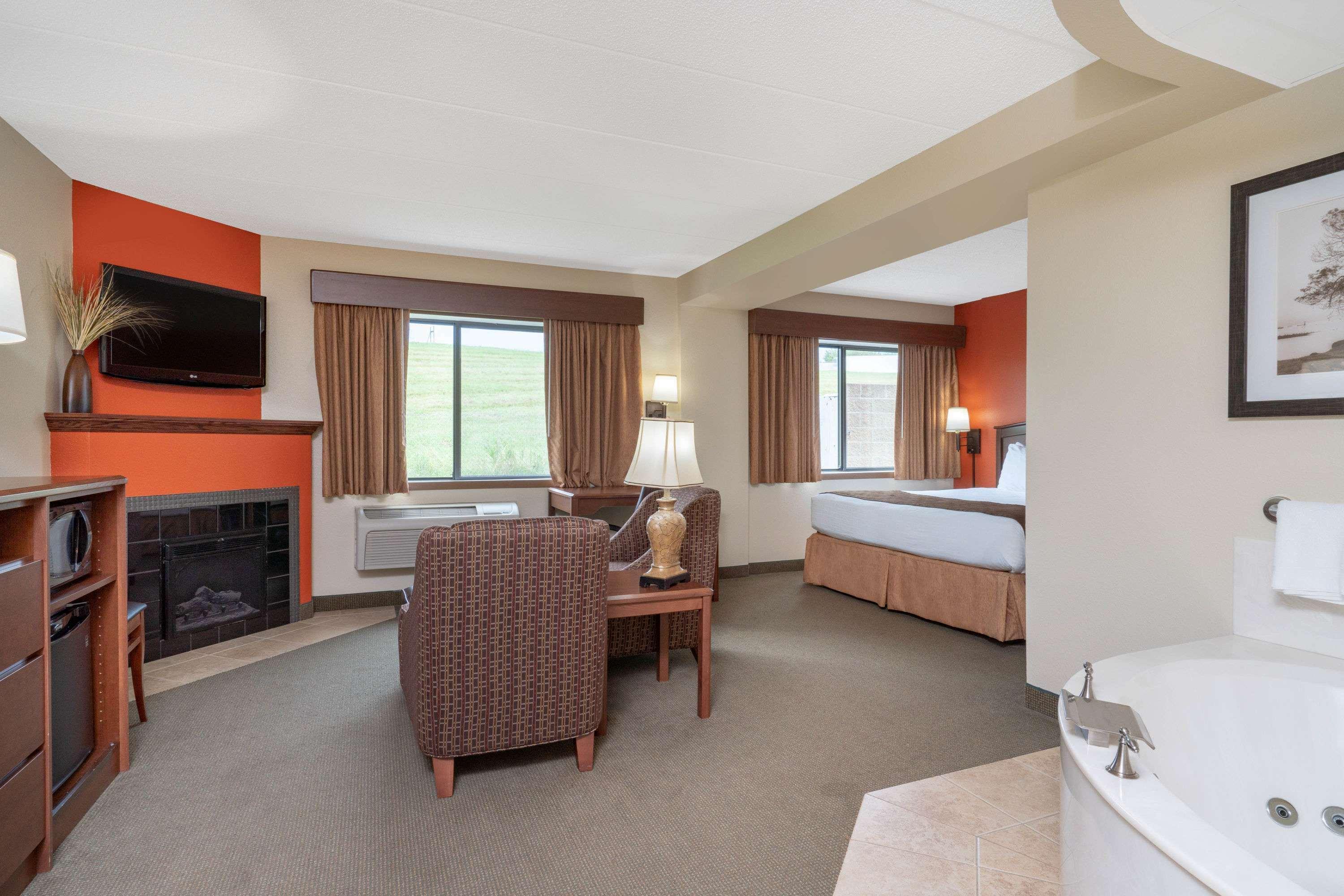 AmericInn by Wyndham Sauk Centre Bagian luar foto