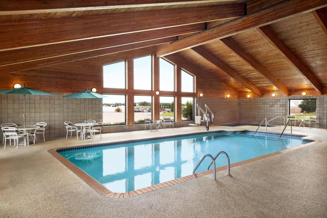 AmericInn by Wyndham Sauk Centre Bagian luar foto