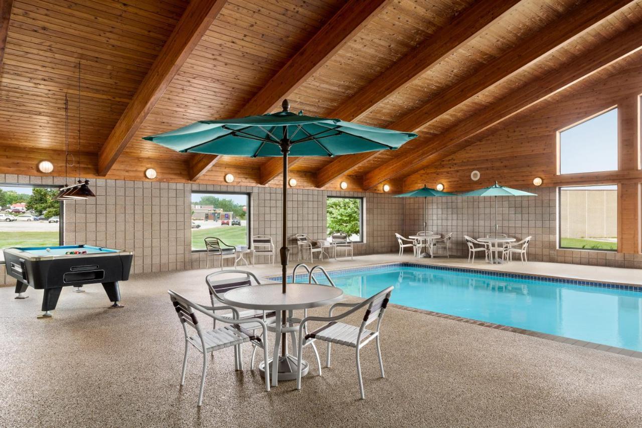 AmericInn by Wyndham Sauk Centre Bagian luar foto