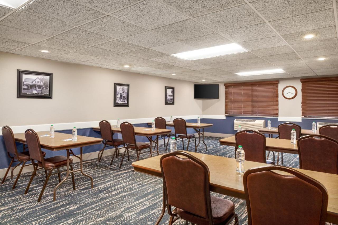 AmericInn by Wyndham Sauk Centre Bagian luar foto