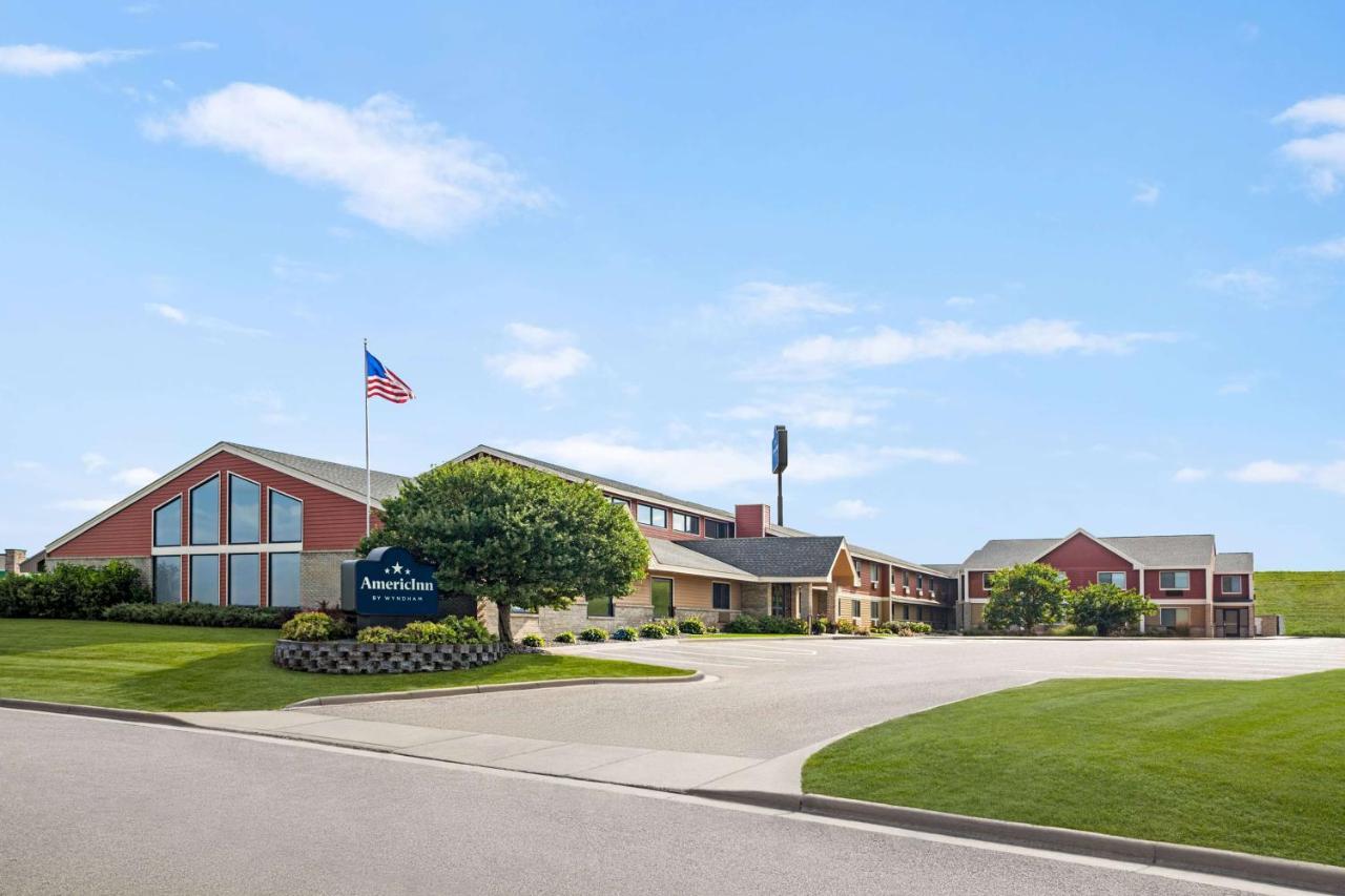 AmericInn by Wyndham Sauk Centre Bagian luar foto