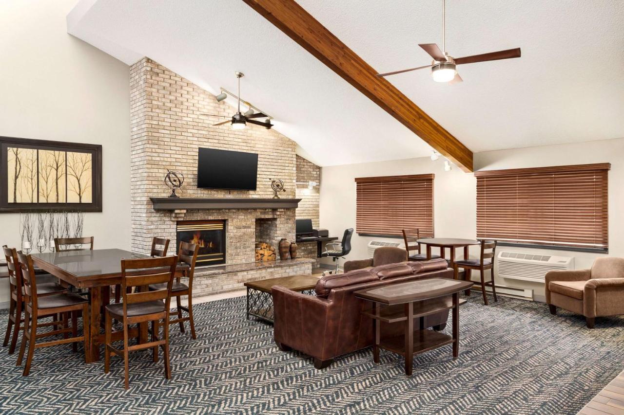 AmericInn by Wyndham Sauk Centre Bagian luar foto