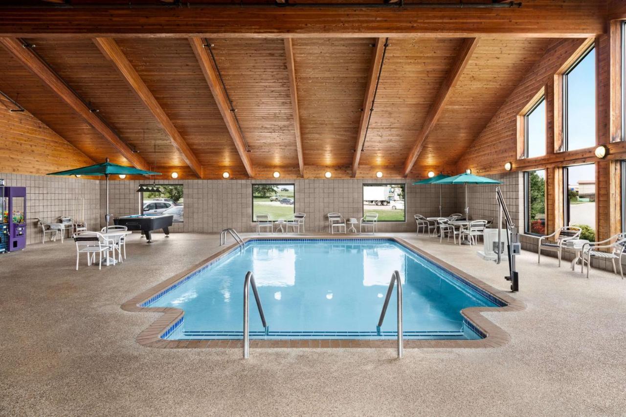 AmericInn by Wyndham Sauk Centre Bagian luar foto