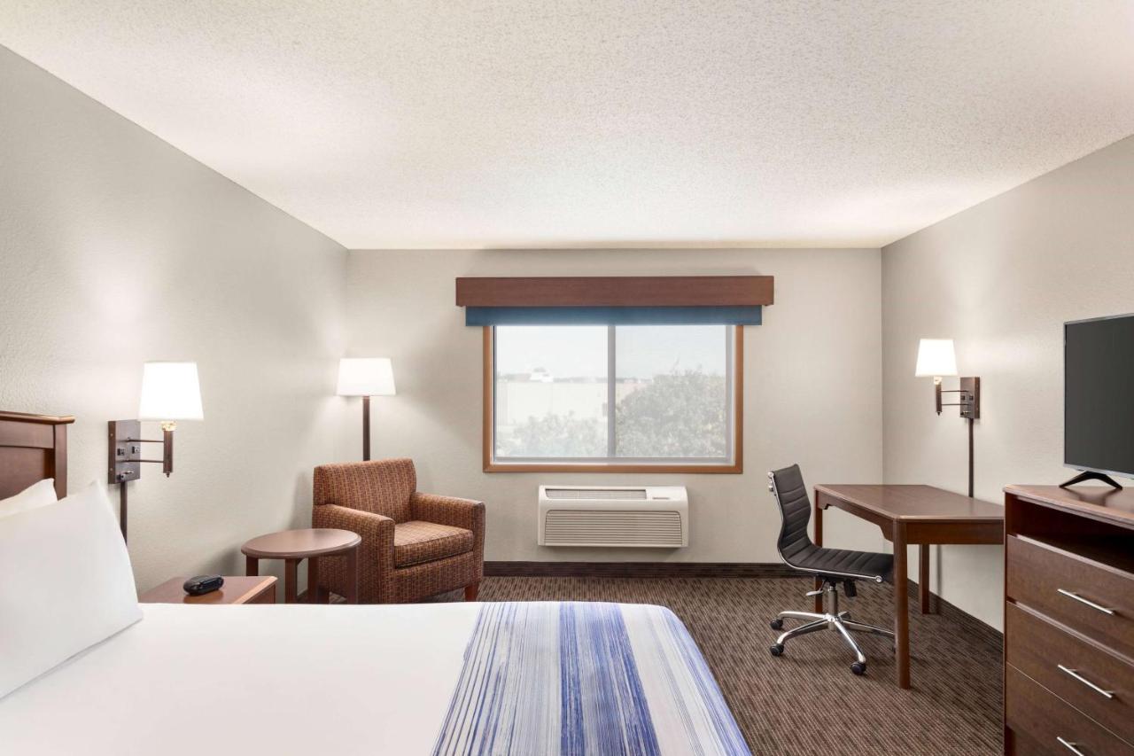 AmericInn by Wyndham Sauk Centre Bagian luar foto