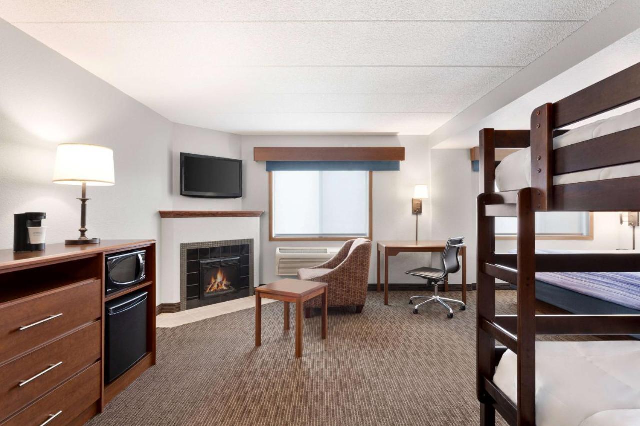 AmericInn by Wyndham Sauk Centre Bagian luar foto