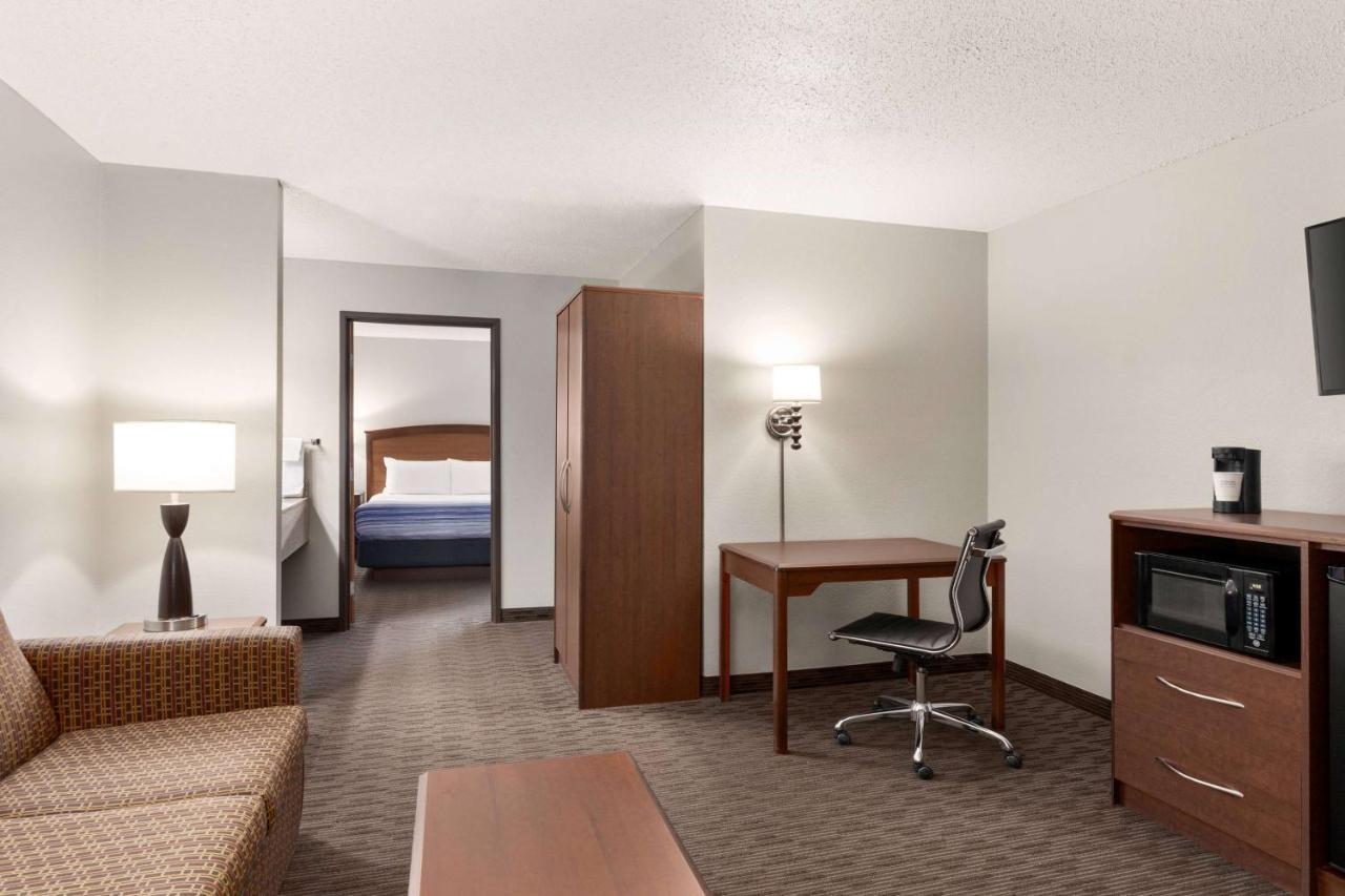 AmericInn by Wyndham Sauk Centre Bagian luar foto