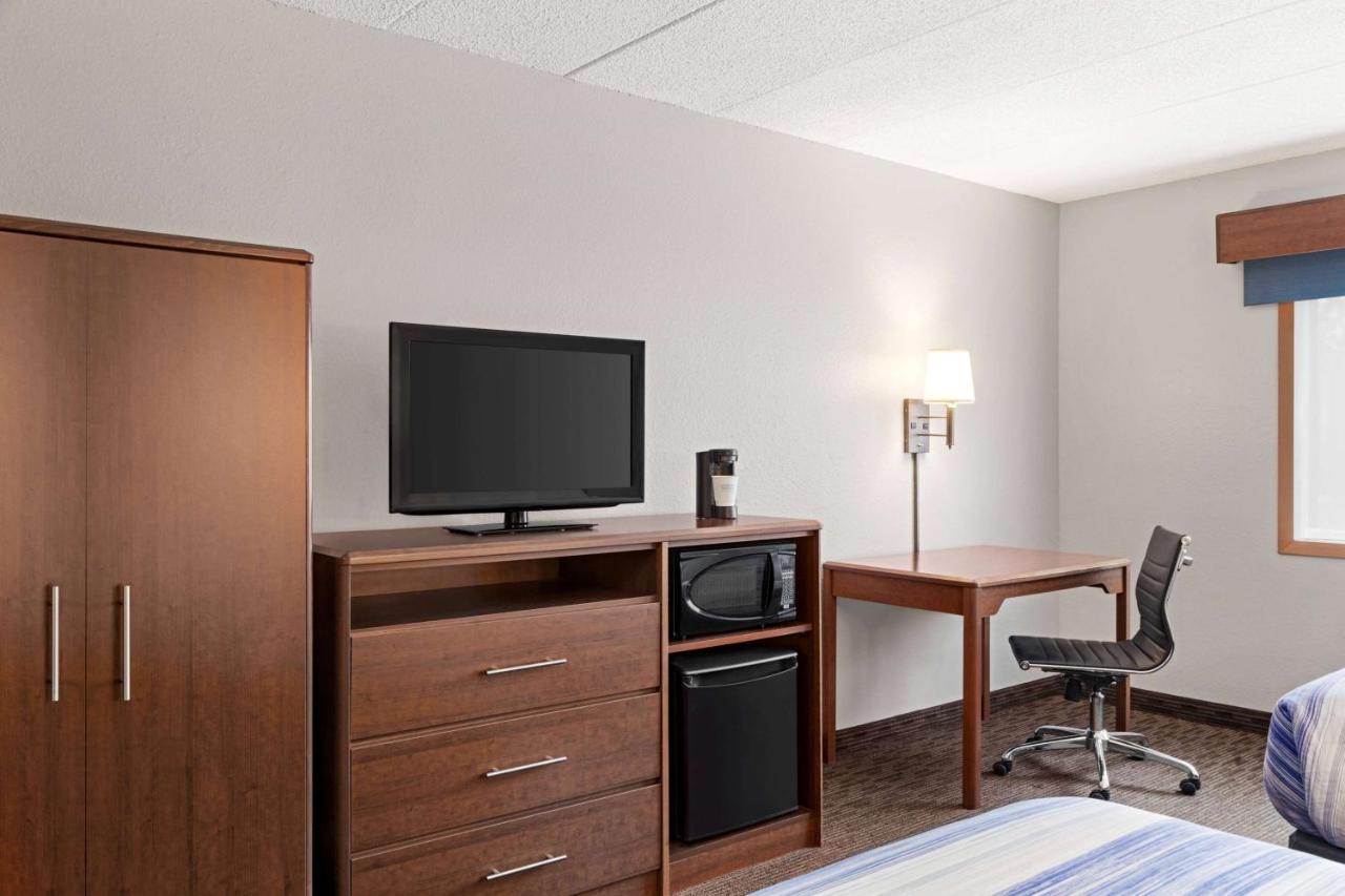 AmericInn by Wyndham Sauk Centre Bagian luar foto