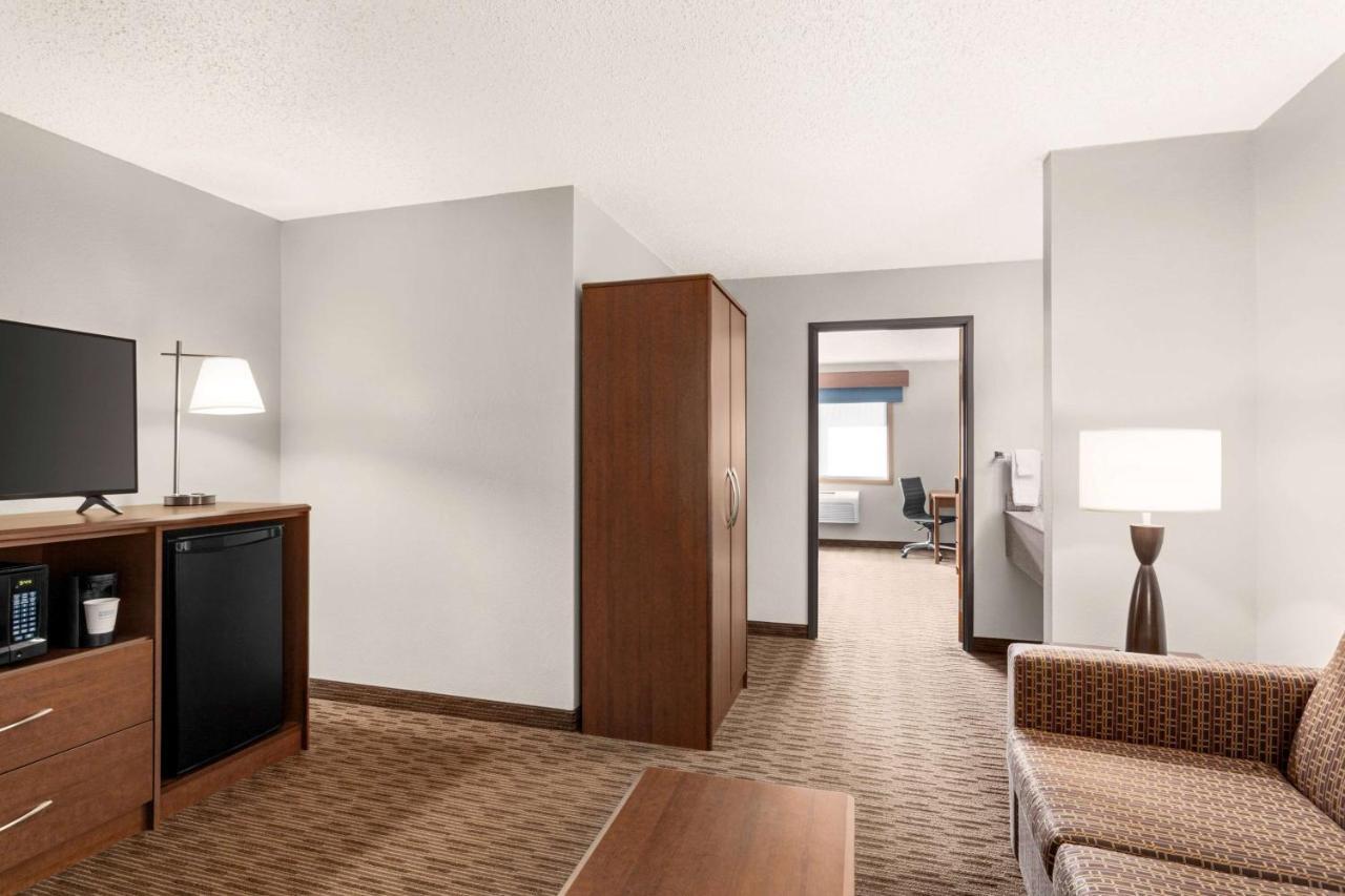AmericInn by Wyndham Sauk Centre Bagian luar foto